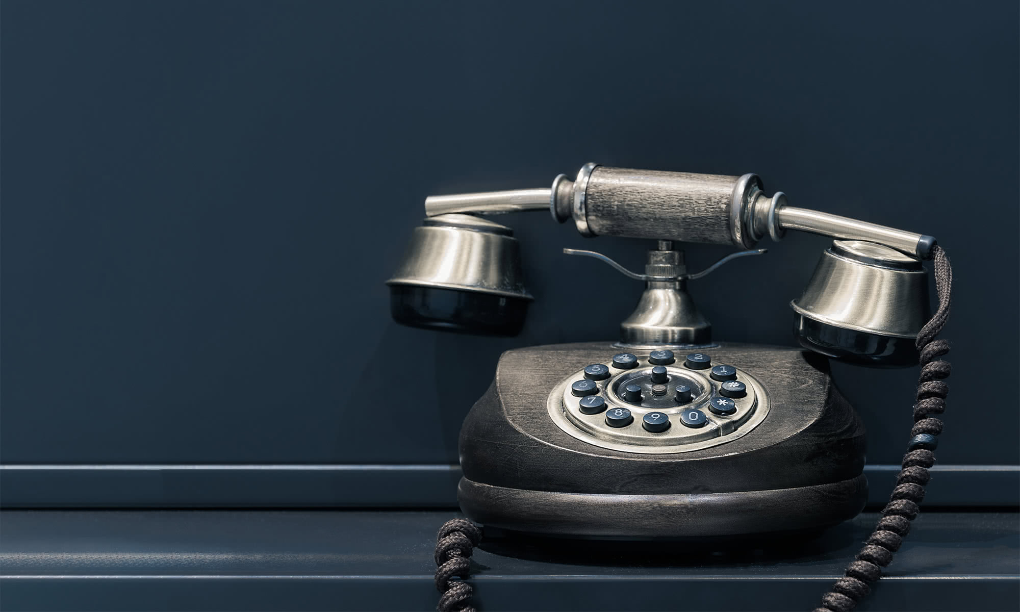 Altes Telefon - Kontakt